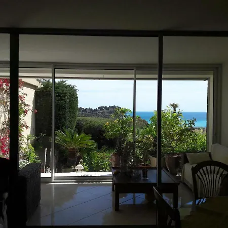 Πανσιόν Superbe Vue Mer Et Cap Canaille *